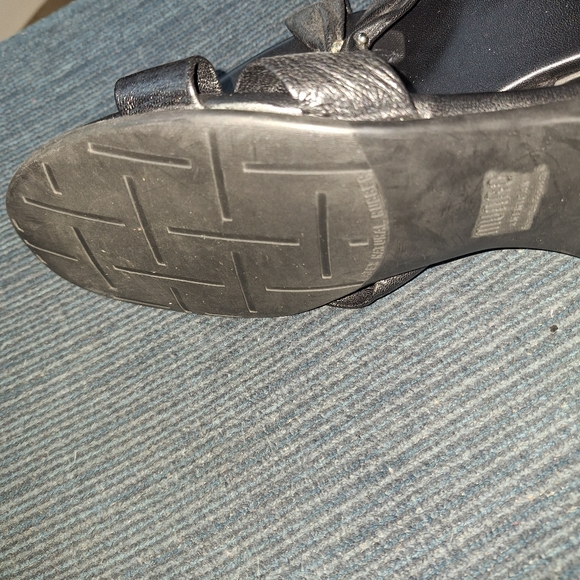 Munro American Black Leather Slides- 12 medium, gently used! - Picture 8 of 9